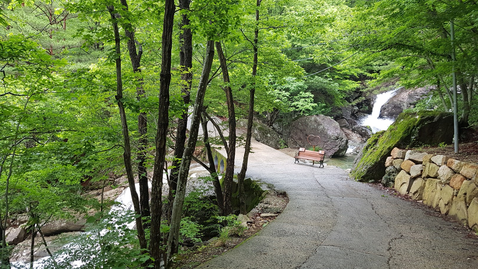 산림청 국립신불산폭포자연휴양림 - |